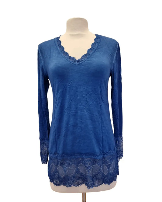 Shirt made of viscose with lace trim in mega blue