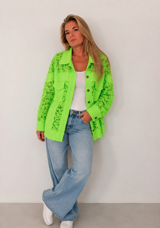 🌴 SOMMER-KNALLER 🌴
Die Spitzenjacke, die alle Blicke auf sich zieht!
