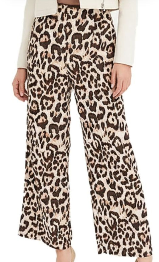 Leohose weites Bein