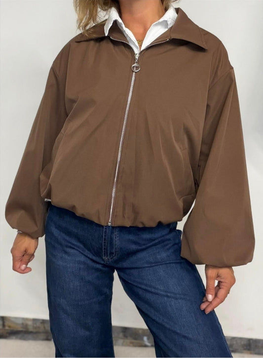 Lässige Übergangsjacke mit Oversized-Ärmeln.