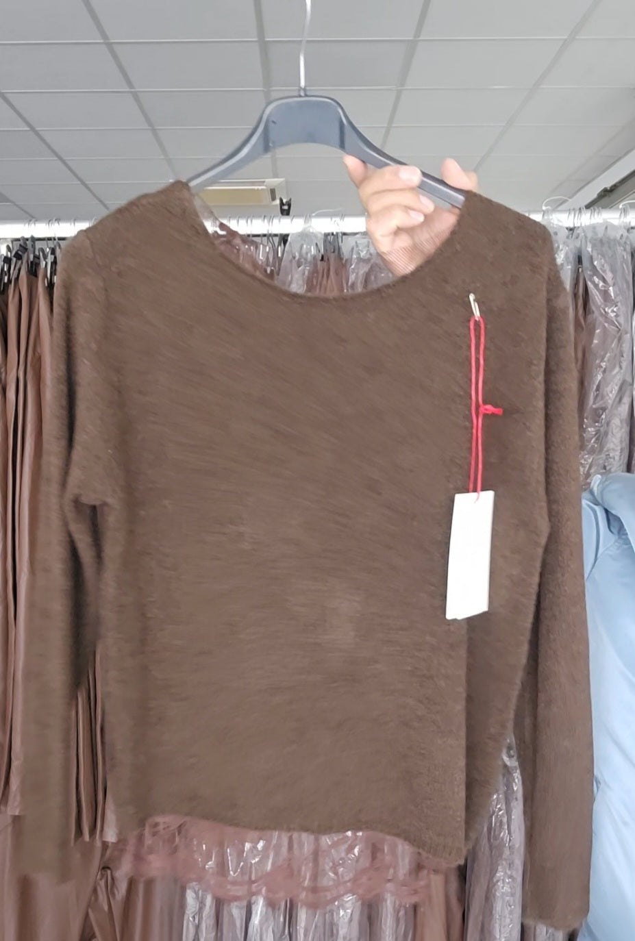 Edler Feinstrick-Pullover mit Spitzen-Rücken